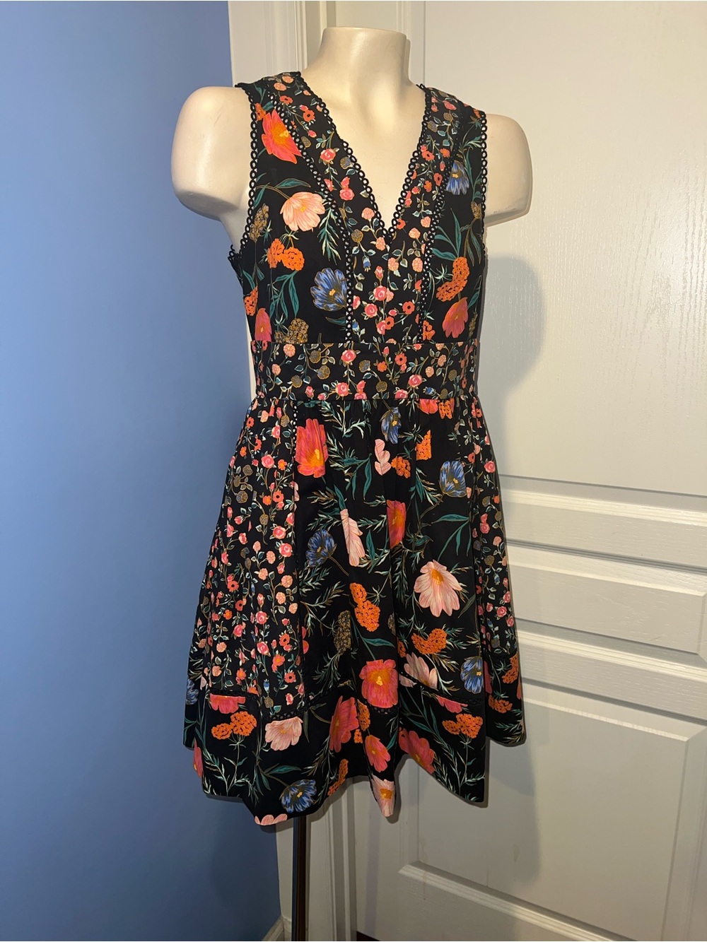 kate spade mixed blossom fit and flare V-Neck Sleeveless Mini Dress size 4